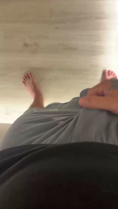 HandyMan1 live cam on Cam4