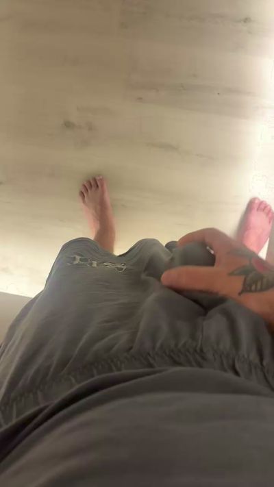 HandyMan1 live cam on Cam4