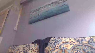 Hannah2027 live cam on Cam4