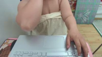 Hannaruby live female webcam from Vietnam