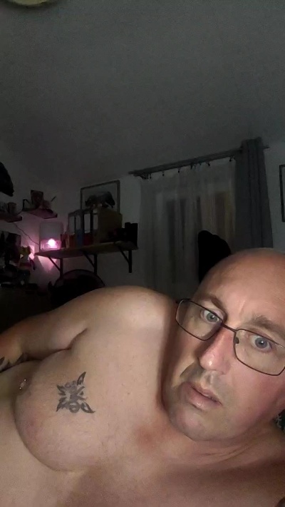 Hapoil62200 live cam on Cam4