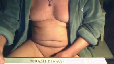 HappyToShowOff live cam on Cam4