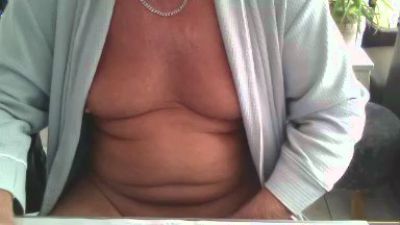 HappyToShowOff live cam on Cam4