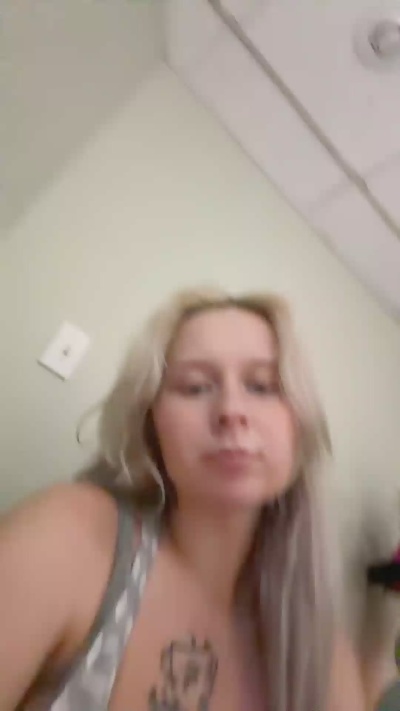 Hardcandee live cam on Cam4