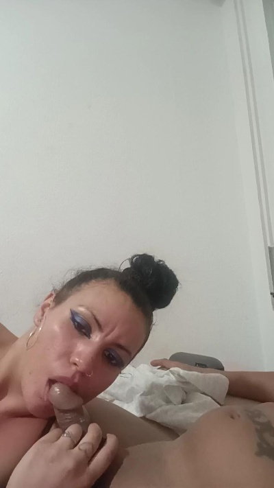 Hardcoredebora live cam on Cam4