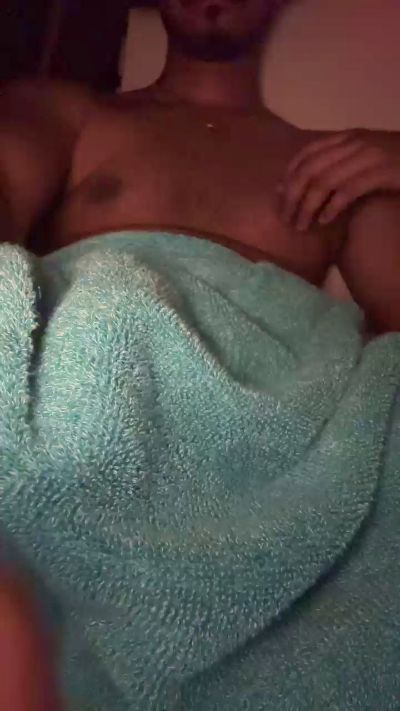 HardlyNotHorny0 live cam on Cam4