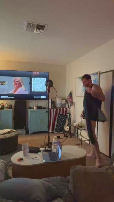HardwrkingK0 live cam on Cam4