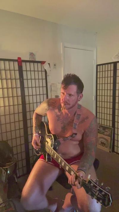 HardwrkingK0 live cam on Cam4
