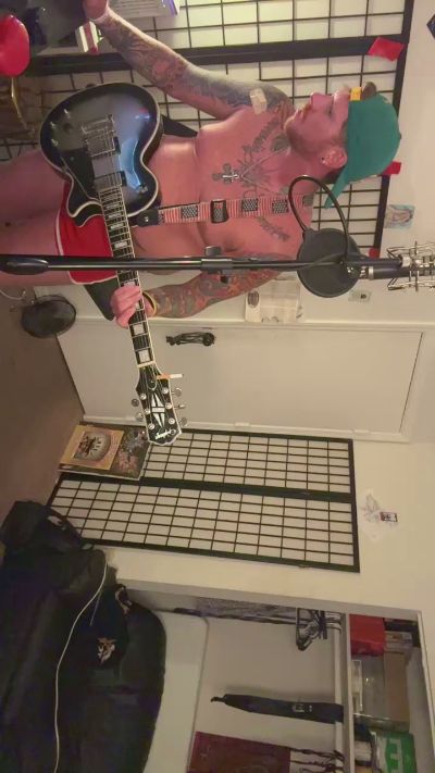 HardwrkingK0 live cam on Cam4