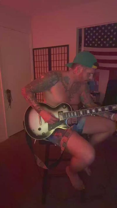 HardwrkingK0 live cam on Cam4