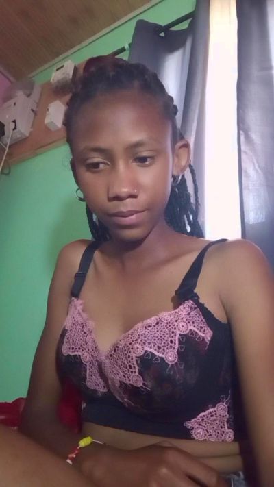 Harena22 live cam on Cam4