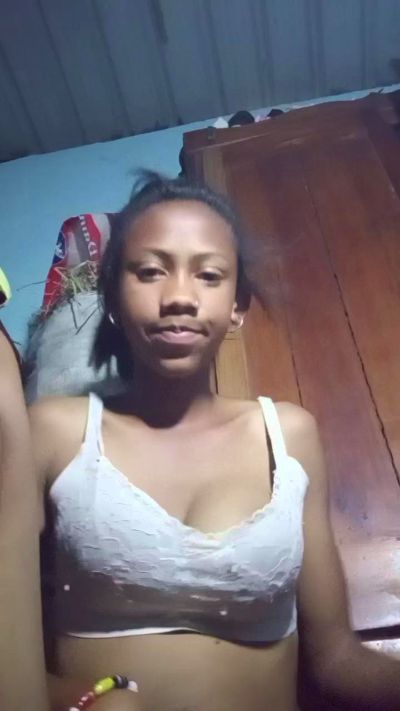 Harena22 live cam on Cam4