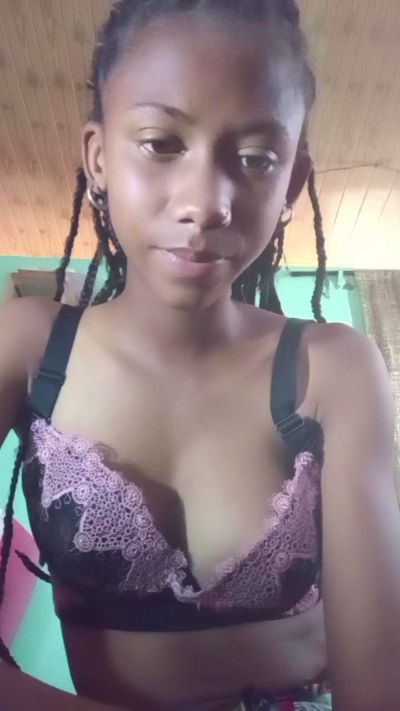 Harena22 live cam on Cam4