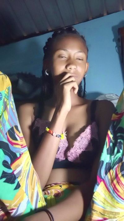 Harena22 live cam on Cam4