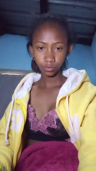 Harena22 live cam on Cam4