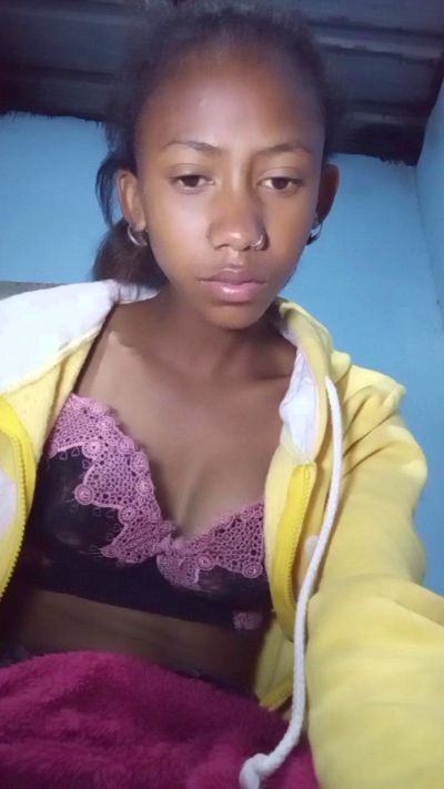 Harena22 live cam on Cam4