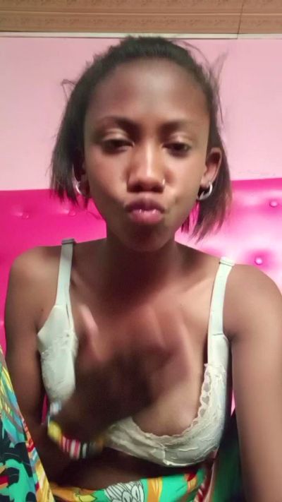 Harena22 live cam on Cam4
