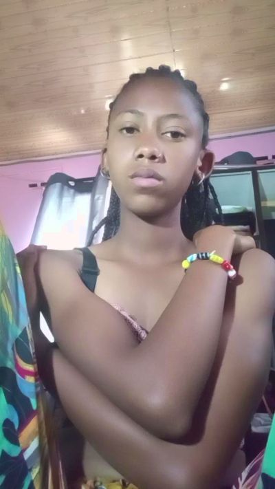 Harena22 live cam on Cam4