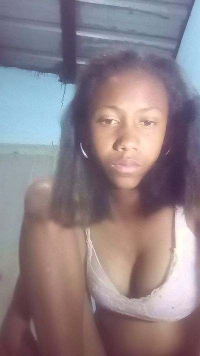 Harena22 live cam on Cam4
