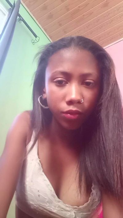 Harena22 live cam on Cam4