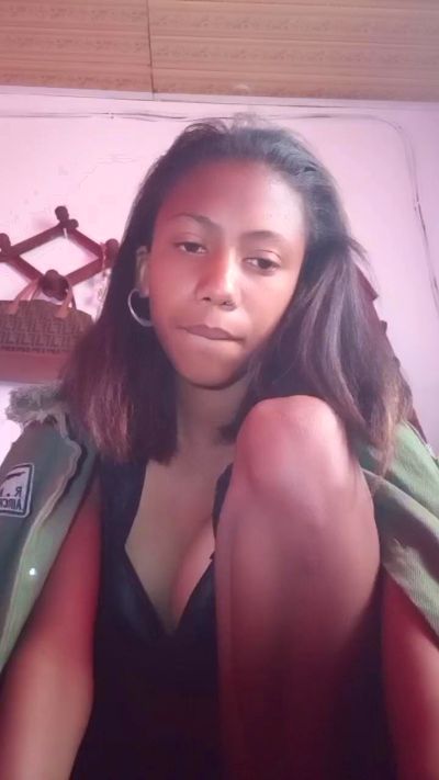 Harena22 live cam on Cam4