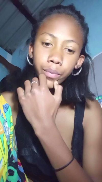Harena22 live cam on Cam4