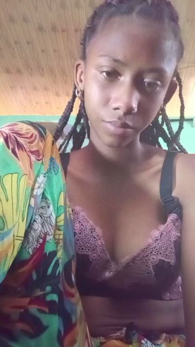 Harena22 live cam on Cam4