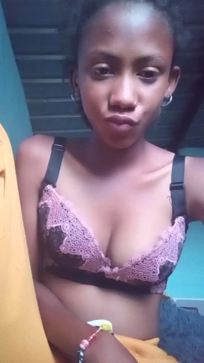 Harena22 live cam on Cam4