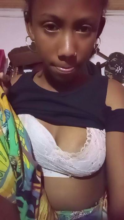 Harena22 live cam on Cam4
