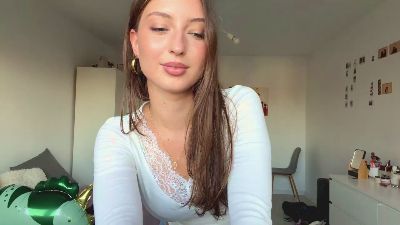 HeeBrittian live cam on Cam4