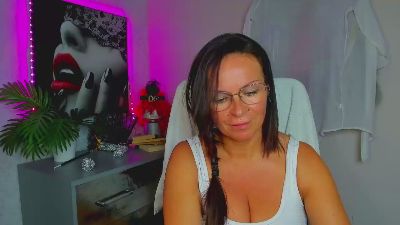 Helen_Wild live cam on Cam4