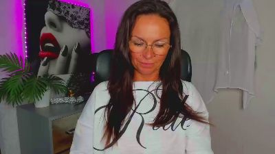 Helen_Wild live cam on Cam4