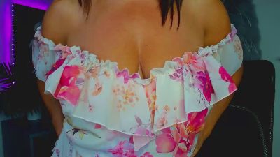 Helen_Wild live cam on Cam4