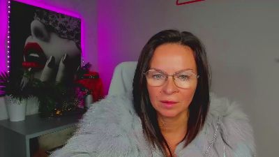 Helen_Wild live cam on Cam4