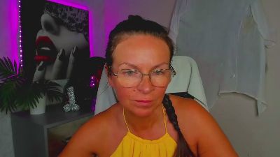 Helen_Wild live cam on Cam4