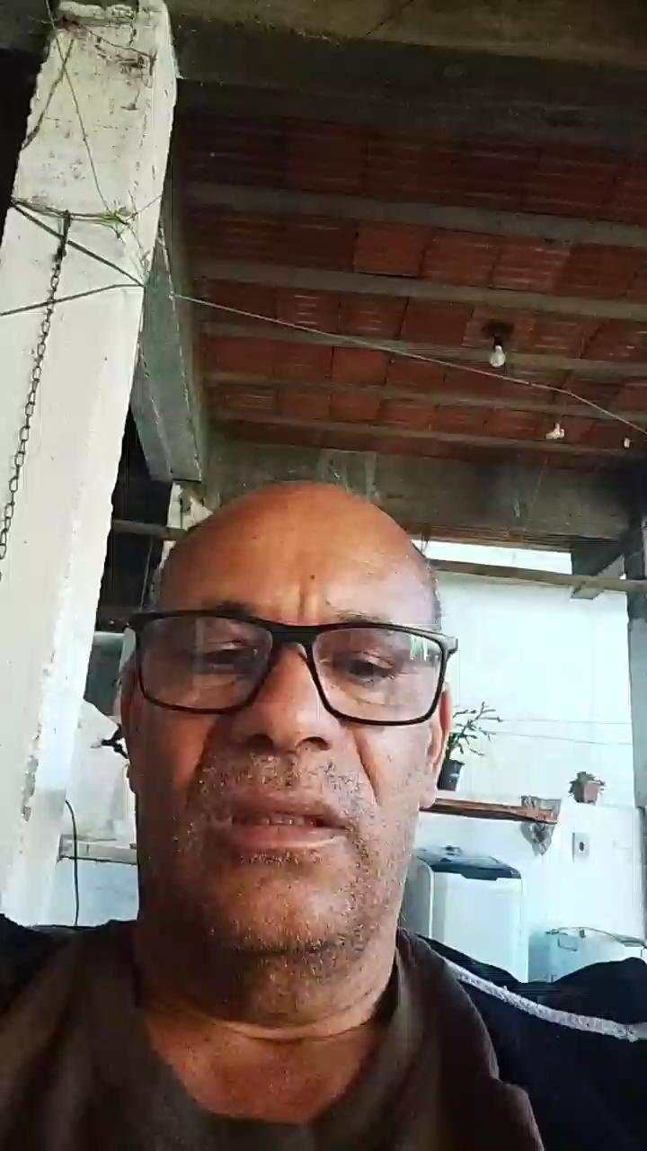 Helinho56 live cam on Cam4