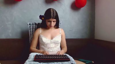 Hellen_03 live cam on Cam4