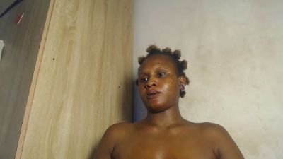 Henriettaoso live cam on Cam4