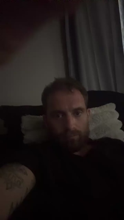 Henryhungwell23 live cam on Cam4
