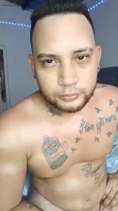 Henyer_1 live cam on Cam4