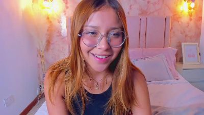 Hera_Junoo live cam on Cam4