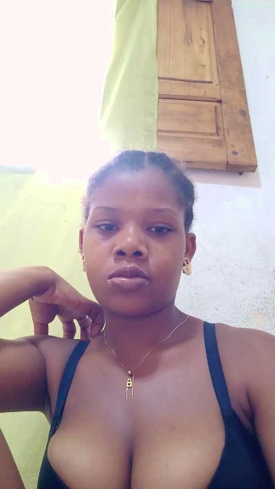 Heritiana974 来自 马达加斯加 的 女性 直播摄像头