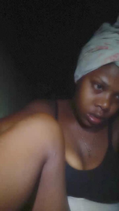 Heritiana974 live cam on Cam4