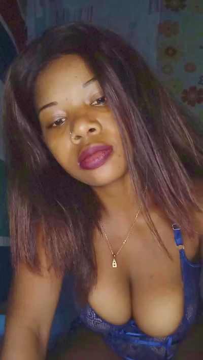 Heritiana974 live cam on Cam4