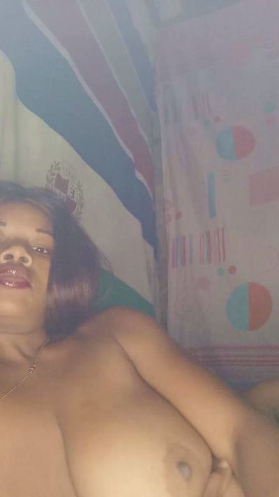 Heritiana974 live cam on Cam4