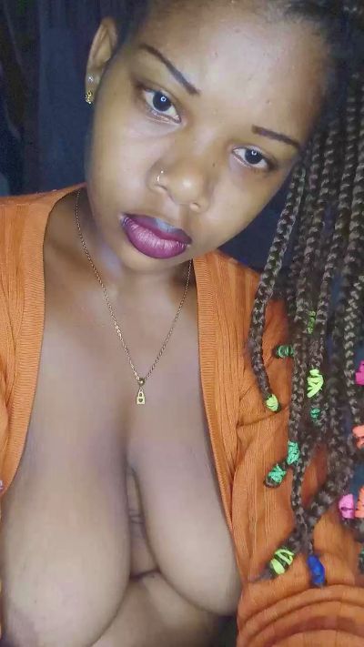 Heritiana974 live cam on Cam4
