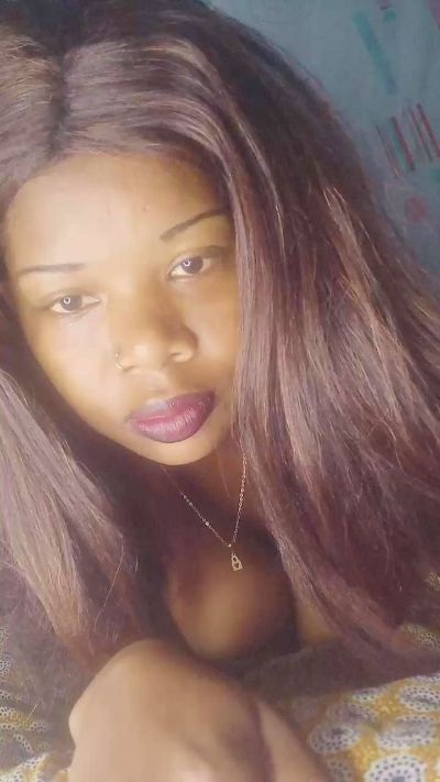 Heritiana974 live cam on Cam4