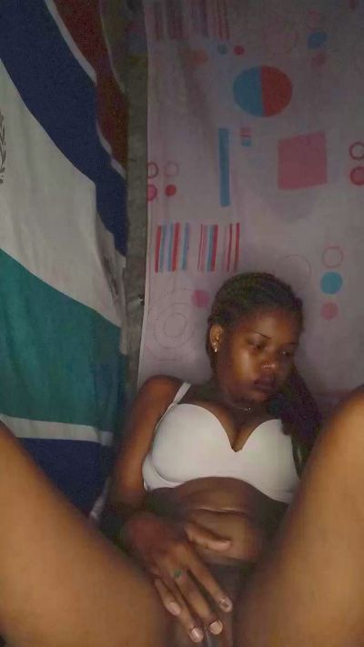 Heritiana974 live cam on Cam4
