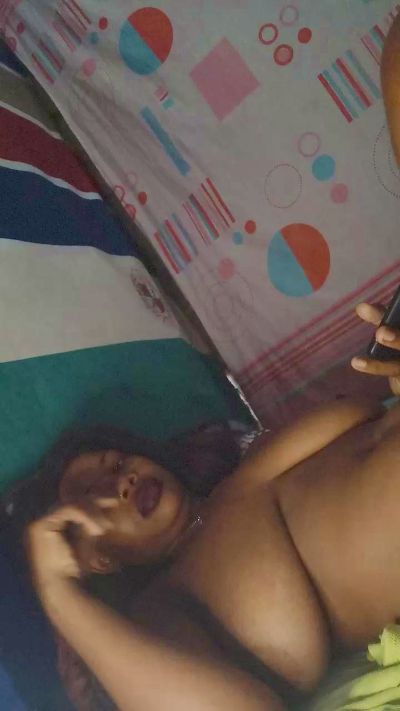 Heritiana974 live cam on Cam4