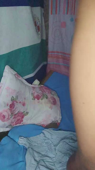 Heritiana974 live cam on Cam4